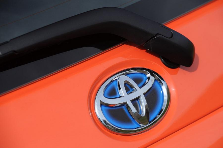  Toyota Prius C 2012 года  (фото 68 из 87)